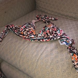 Swimsuit top never worn still has tags! Medium